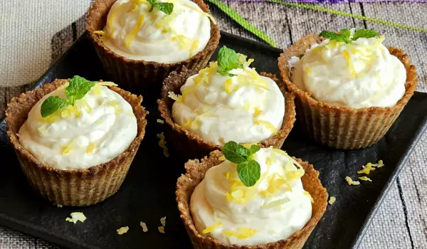 Keto Tartlets with Lemon Cream