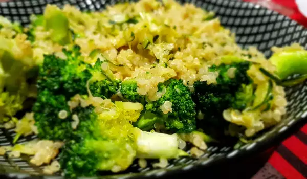 Quinoa with Broccoli and Zucchini