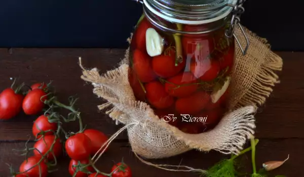 Pickled Red Tomatoes with Dill and Garlic