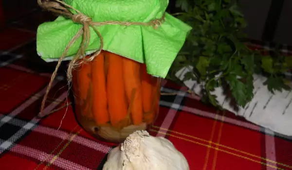 Pickled Carrots with Garlic