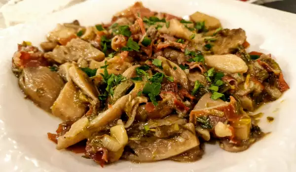 Oyster Mushrooms with Jamón and White wine