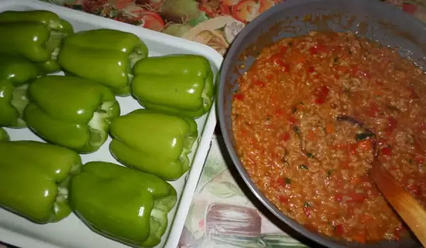 Classic Stuffed Peppers with Rice