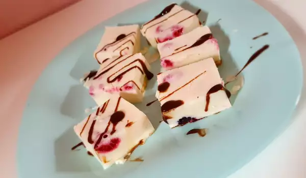 Coconut Protein Cubes with Berries