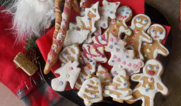 Christmas Cookies with Egg White Glaze
