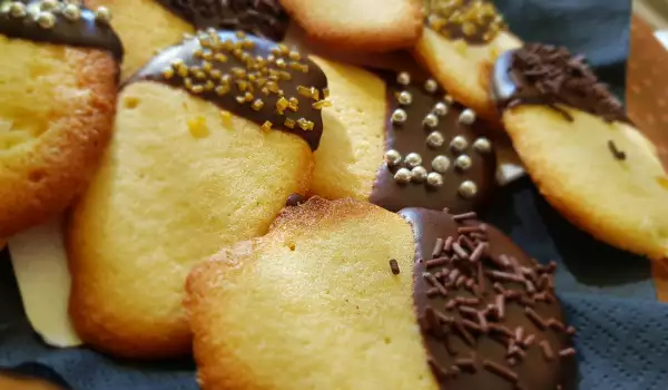 Cat's Tongue Cookies with Chocolate