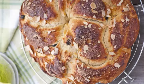 Cozonac Loaf with Turkish Delight and Almonds