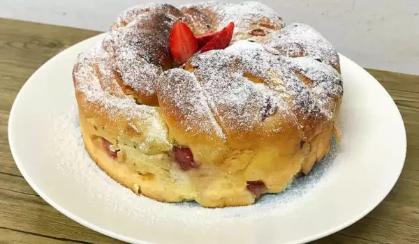 Fluffy Easter Bread with Strawberries