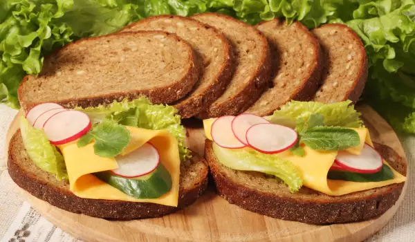 Radish sandwiches