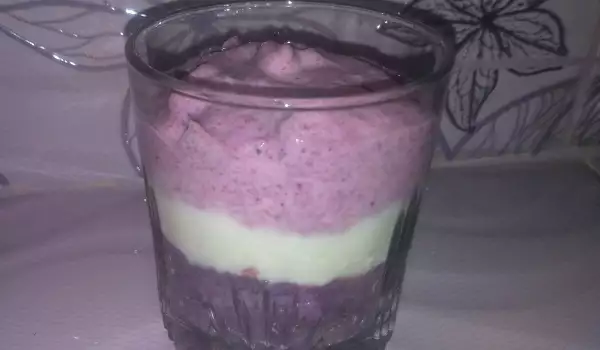 Quick Cream with Blueberries and Yogurt