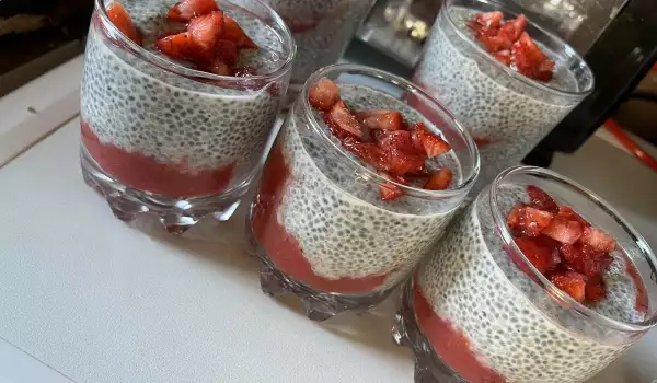 Dairy Dessert with Chia and Strawberries