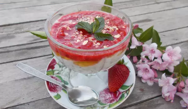 Yogurt with Strawberries and Chia