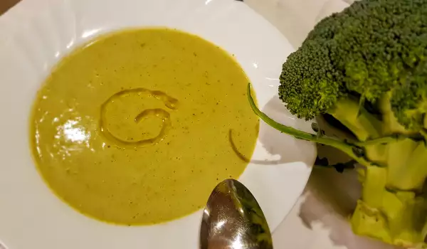 Cream Soup with Broccoli and Sour Cream