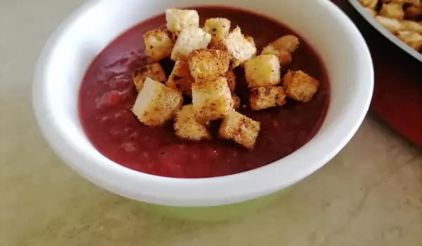 Cream Soup with Parsnip and Beetroot