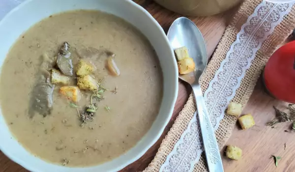 Oyster Mushroom Cream Soup with Garlic