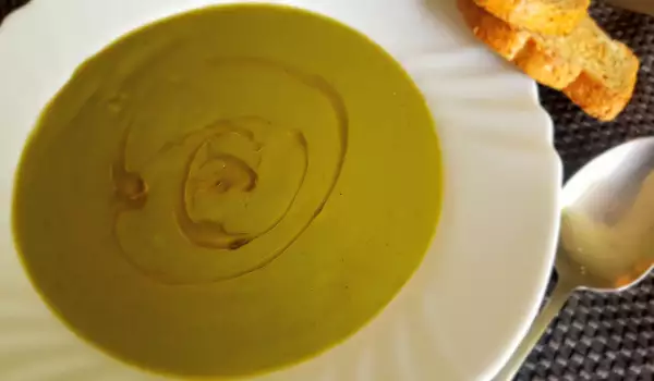 Cream Soup with Butterbur and Zucchini
