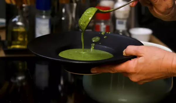 Cream of Spinach Soup with Blue Cheese
