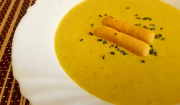 Zucchini Cream Soup with Sour Cream and Lemon
