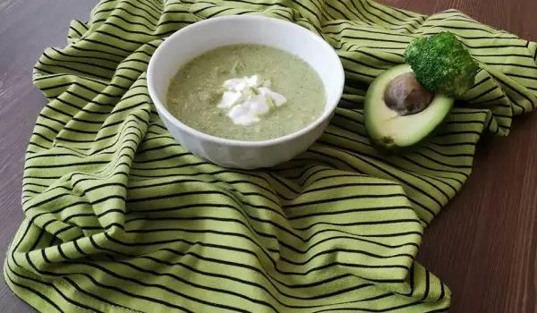 Dairy Soup with Avocado and Broccoli