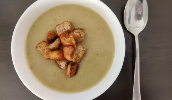 Quick Cream of Pea Soup with Croutons