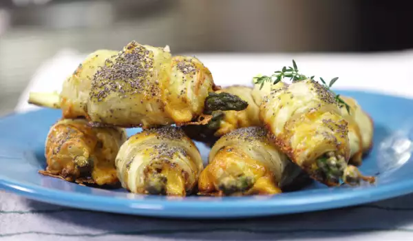 Puff Pastry Croissants with Asparagus and Cheddar