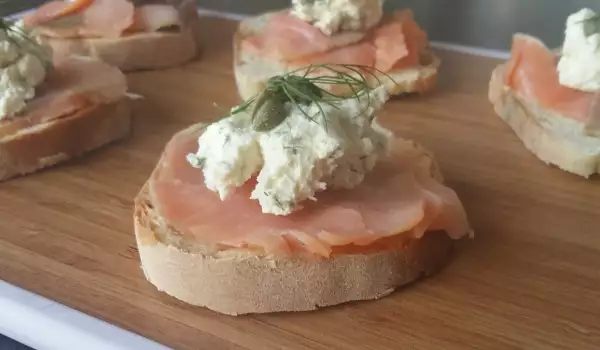 Crostini with Cream Cheese and Salmon