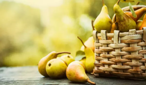 What Vitamins Do Pears Contain?