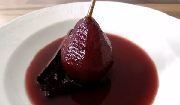 Pears with Cinnamon in Red Wine