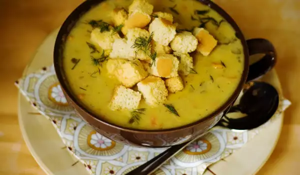 Vegetarian Cream Soup with Croutons