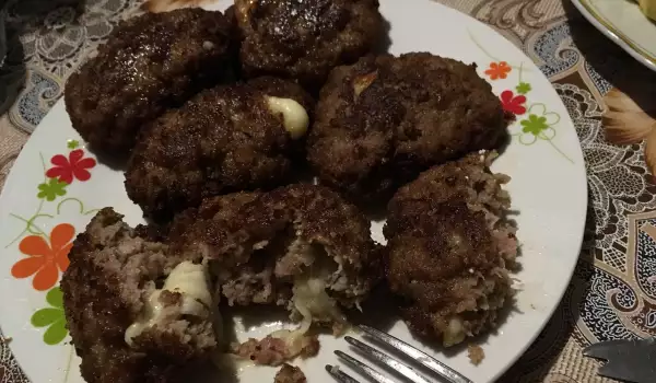 Fried Meatballs with Cheese