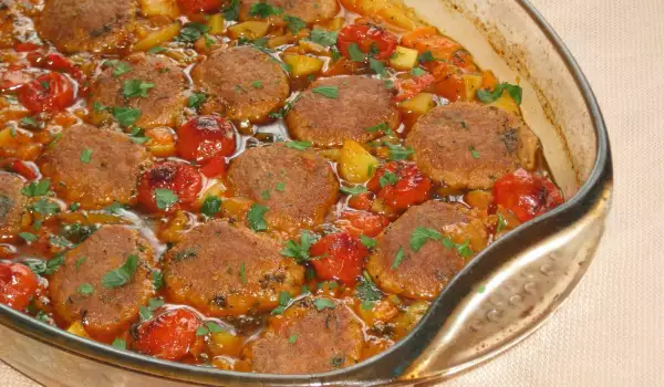 Meatballs with Potatoes and Cherry Tomatoes