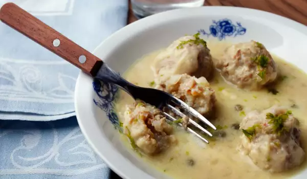 Meatball Fricassee with Cream