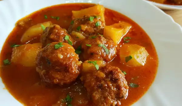 Minced Meat and Rice Meatballs Stew