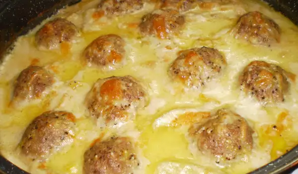 Oven-Baked Meatballs in a Cream Sauce