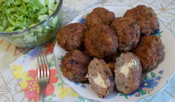 Delicious Fried Meatballs with Processed Cheese