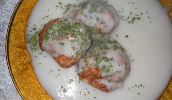 Oven-Baked Meatballs with White Sauce