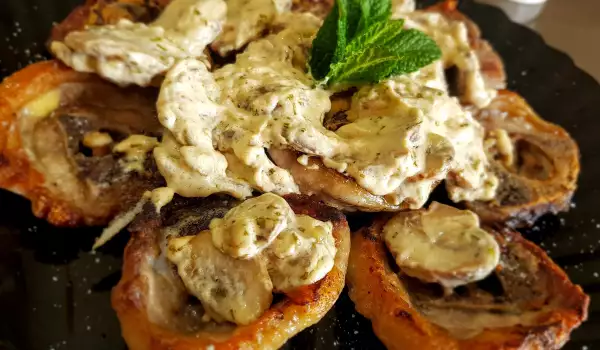 Lamb Neck Slices with Mushrooms and Cream