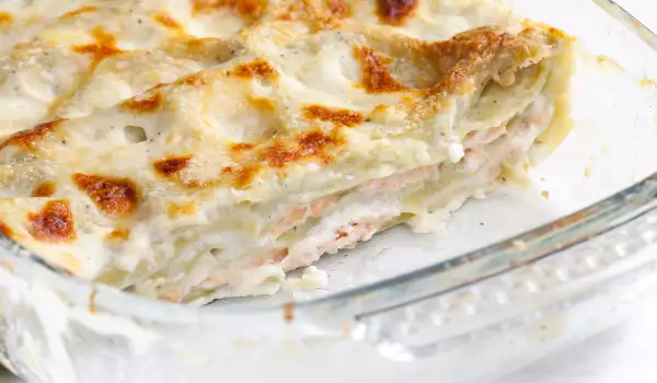 Lasagna with Cheese Sauce and Ham