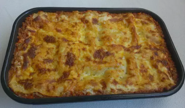 Lasagna with Minced Meat, Mushrooms and Tomato Sauce
