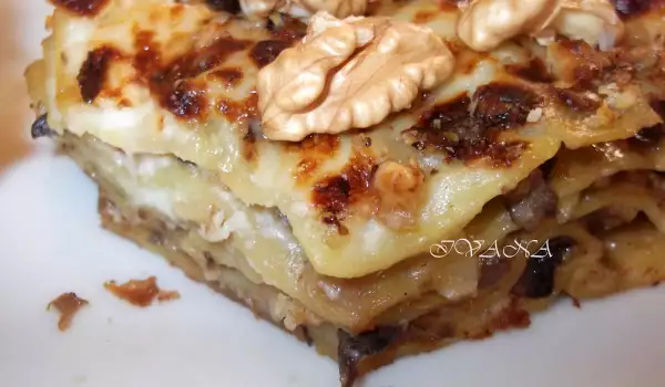 Lasagna with Mushrooms and Walnuts