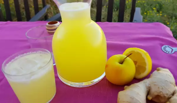 Aromatic Water from Lemon, Apple, Ginger and Celery