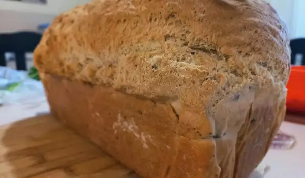 Spelt Bread with Seeds and Honey