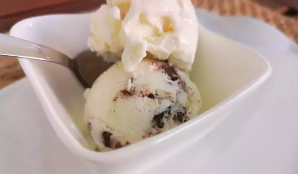 Lemon Ice Cream with Pieces of Chocolate