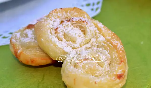 Teardrop Cookies with Mascarpone Cream and Lemon Flavor