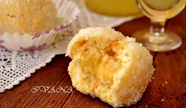 Sweets with a Lemon Cream Filling