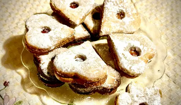 Linzer Cookies for Valentine`s Day