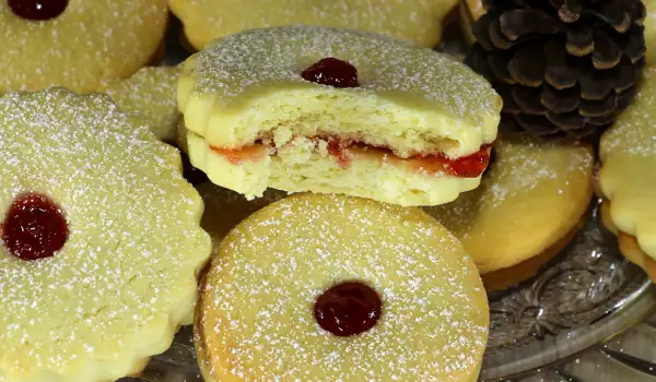 Homemade Christmas Linzer Cookies