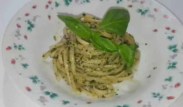 Linguini with Basil Pesto