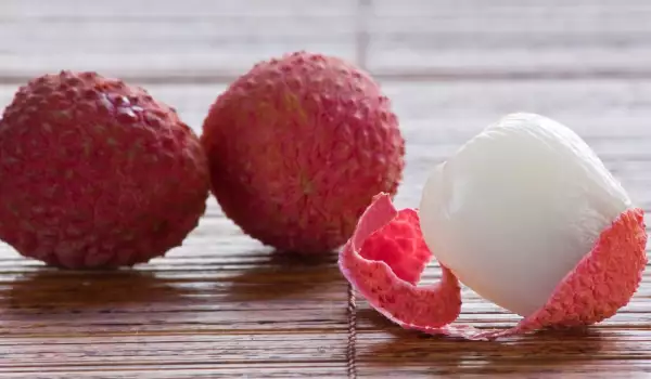 How to Eat Lychee?