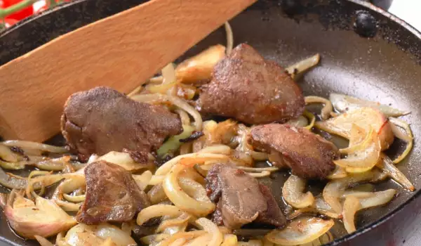 How to Prevent Chicken Livers from Spraying Fat When Frying Them?