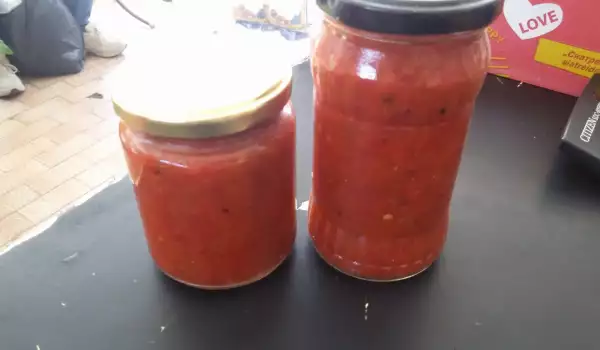 Homemade Tomato Chutney with Honey